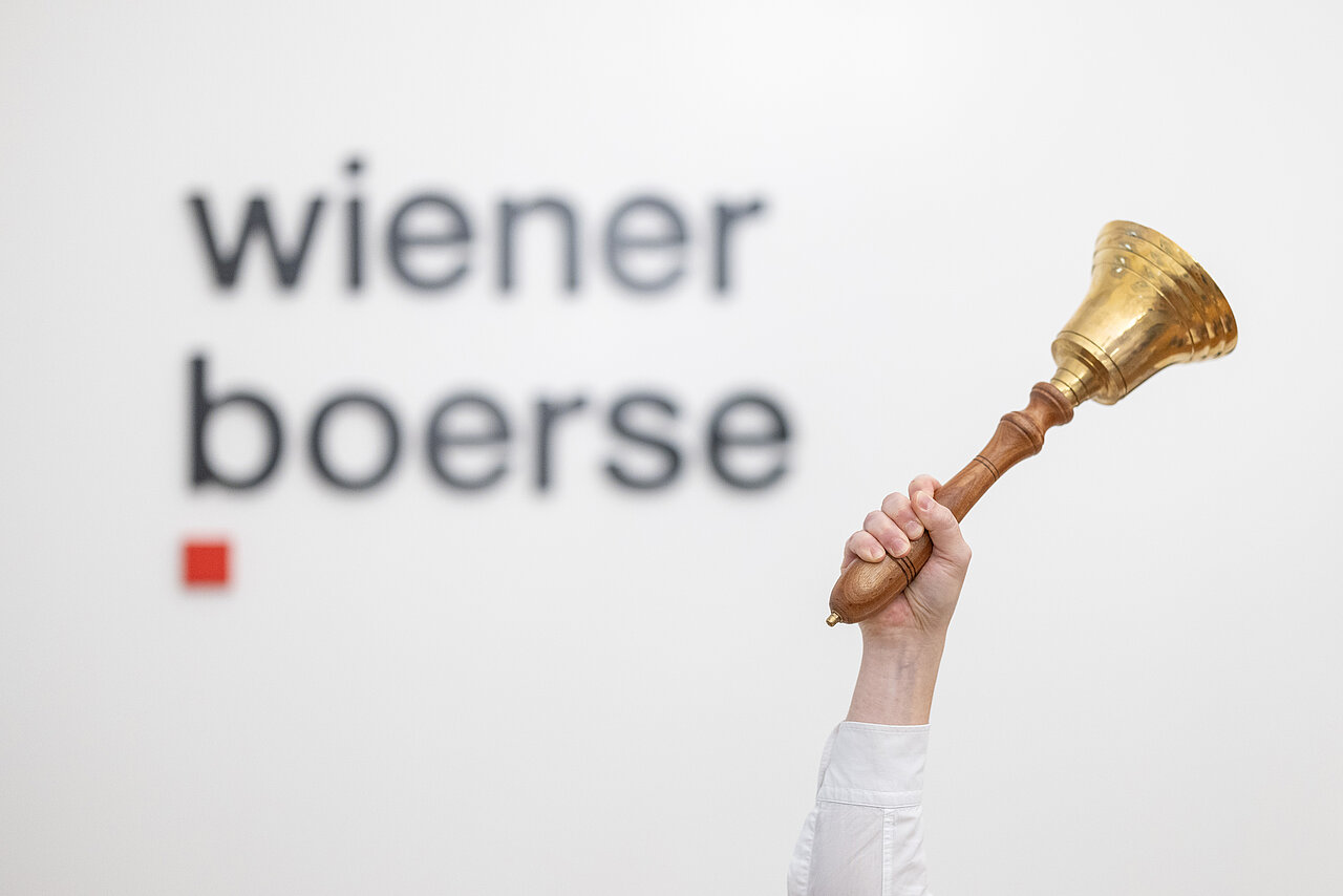 Wiener Börse Börsenglocke zum IPO mit Logos