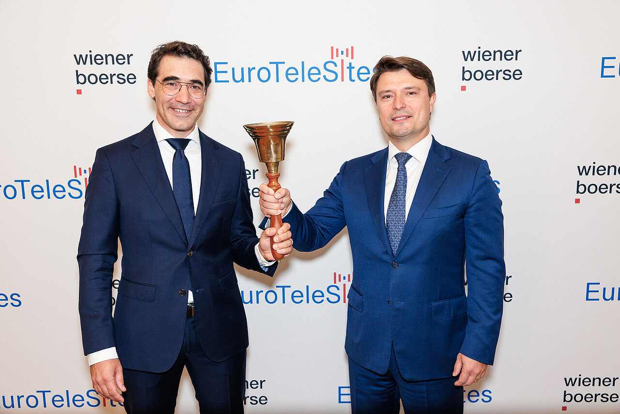 EuroTeleSites AG CEO Ivo Ivanovski und CFO Lars Mosdorf läuten den Handel ein